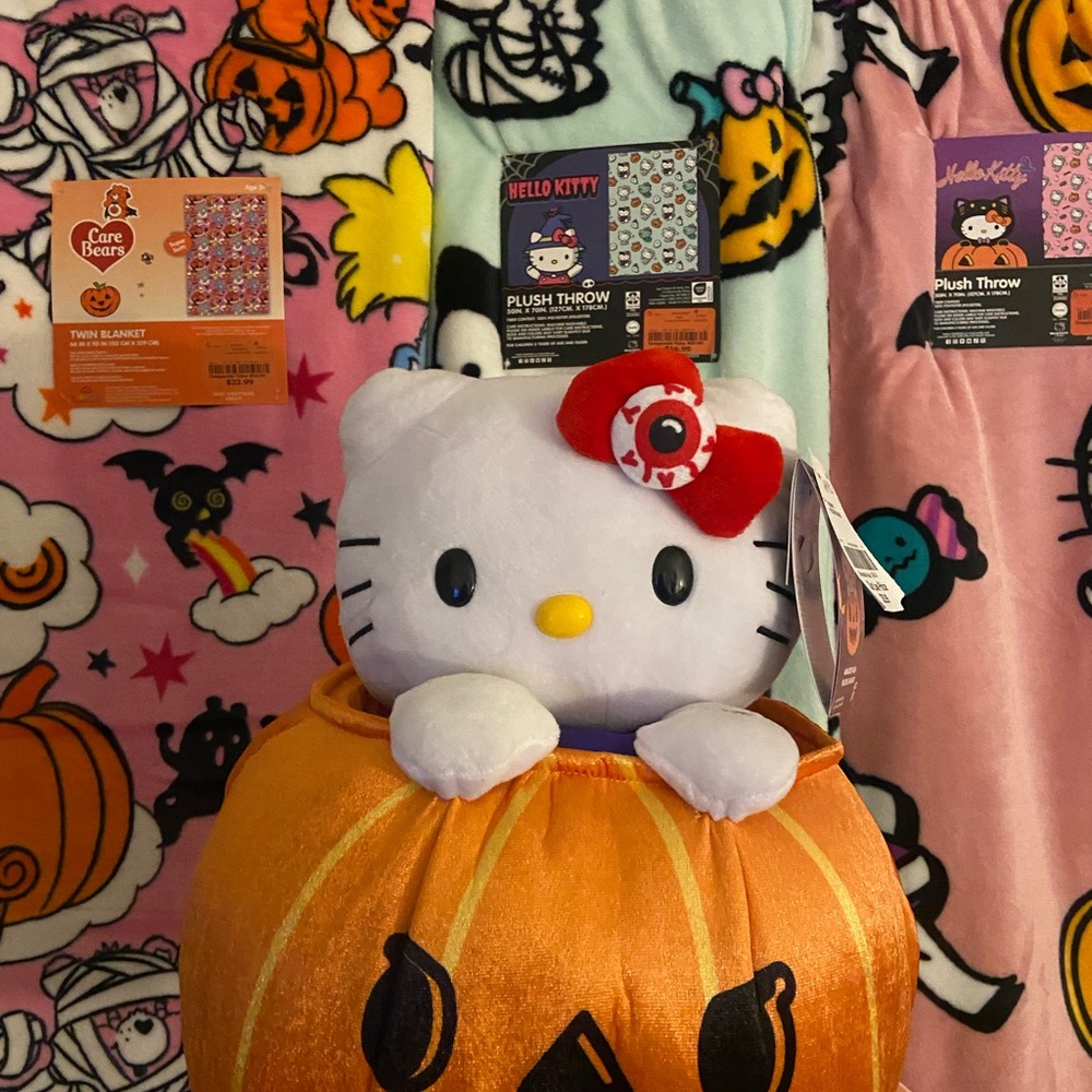 Hello Kitty Halloween Greeter